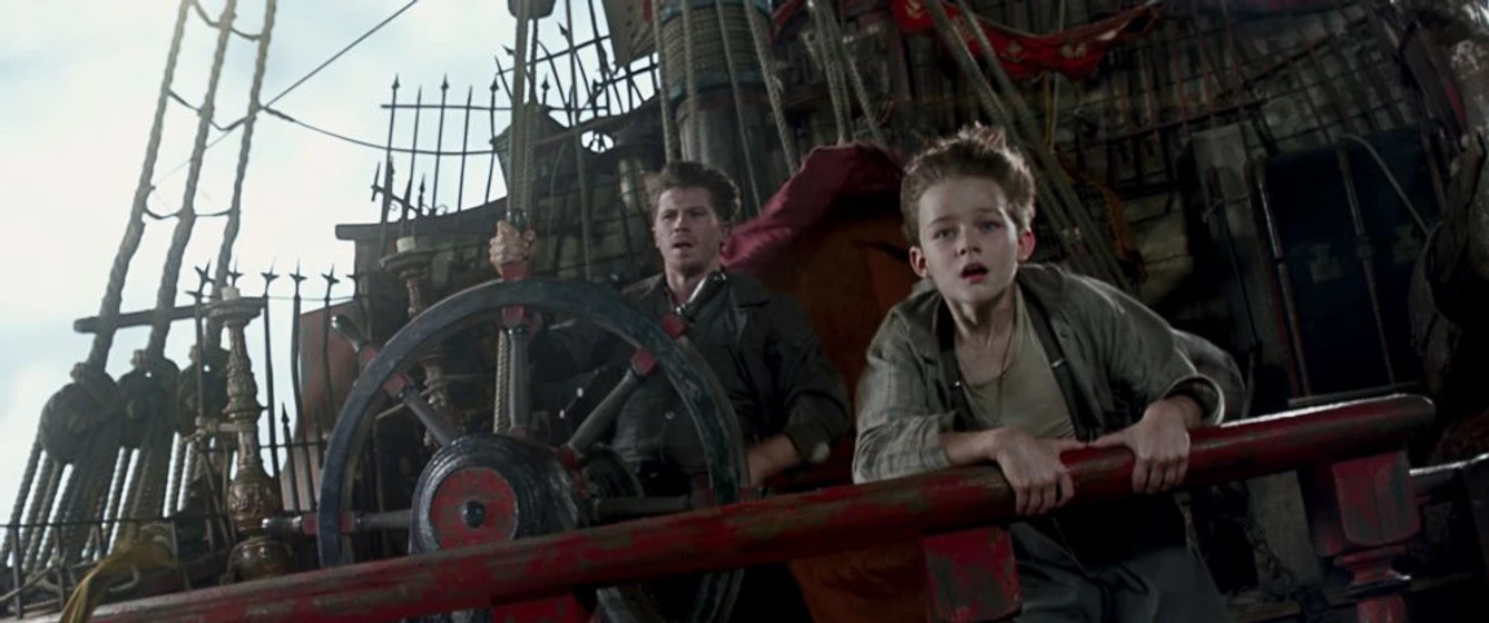 Levi Miller en pan-viaje-a-nunca-jamas