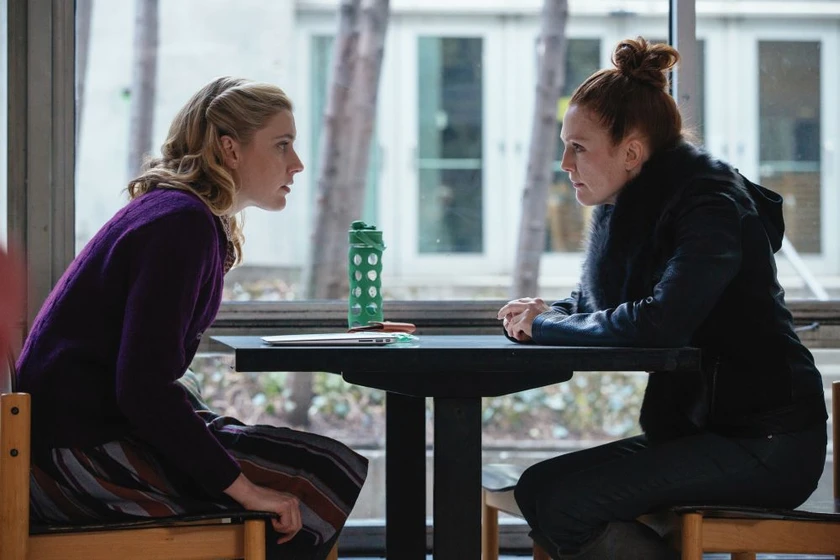 Julianne Moore y Greta Gerwig en maggie-s-plan