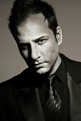 picture of actor Carlos Echevarría