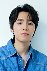picture of actor Hwang Hwi