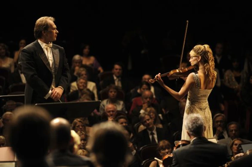 Mélanie Laurent y Aleksei Guskov en el-concierto