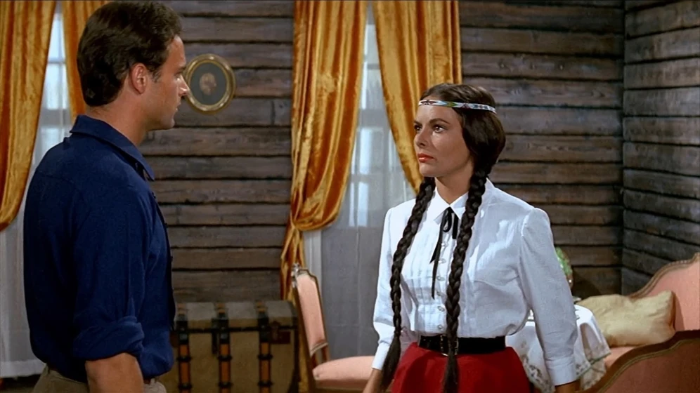 Terence Hill y Karin Dor en la-carabina-de-plata