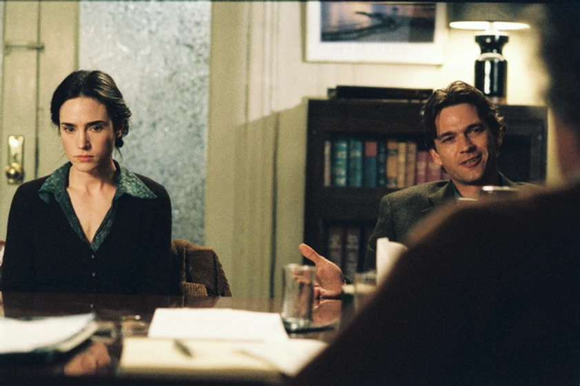 Jennifer Connelly y Dougray Scott en dark-water-la-huella