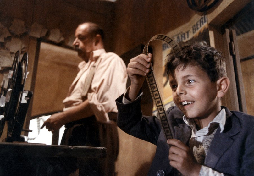 Philippe Noiret y Salvatore Cascio en Cinema Paradiso