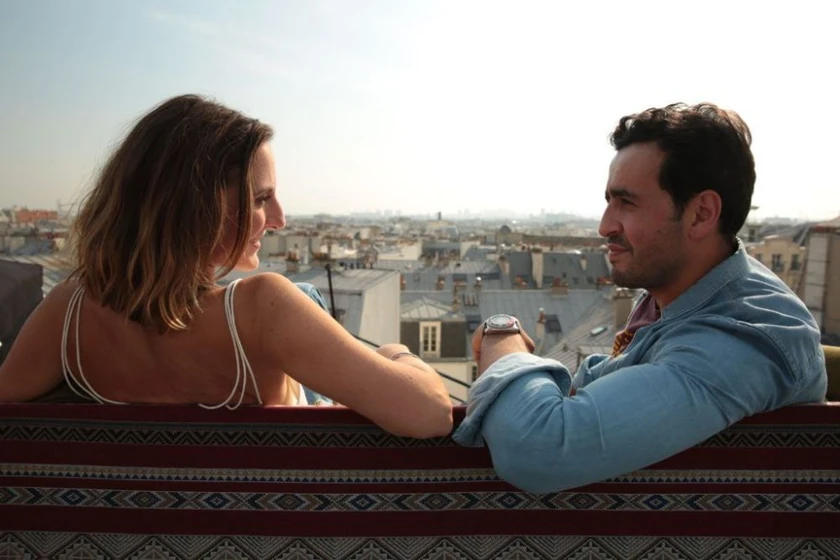 Jonathan Cohen y Camille Chamoux en primeras-vacaciones