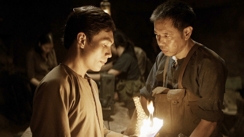 Thai Hoa y Ngô Quang Tuấn en tunnels-sun-in-the-dark