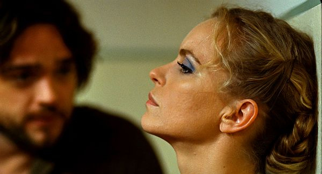 Nina Hoss y Ronald Zehrfeld en Bárbara