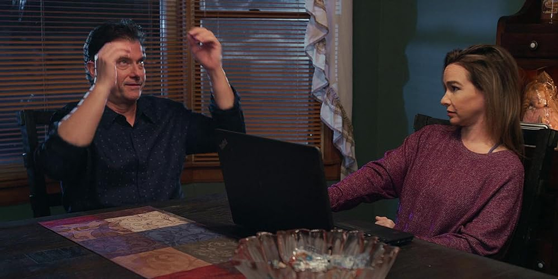 Danielle Harris y Charles Edwin Powell en stream-2024