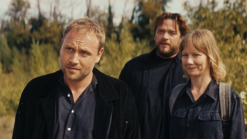 Max Riemelt, Sandra Hüller y Ronald Zehrfeld en este-oeste