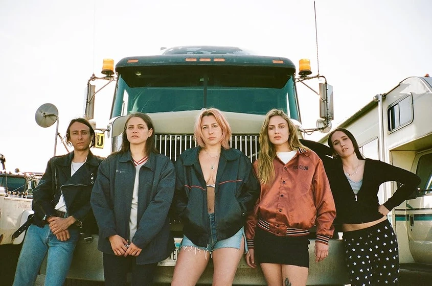 Olivia Luccardi, Owen Campbell, Sam Quartin, Eden Brolin y Virginia Rand en candy-land