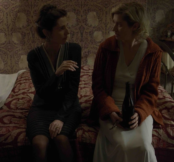 Emmanuelle Devos y Sandrine Kiberlain en violette
