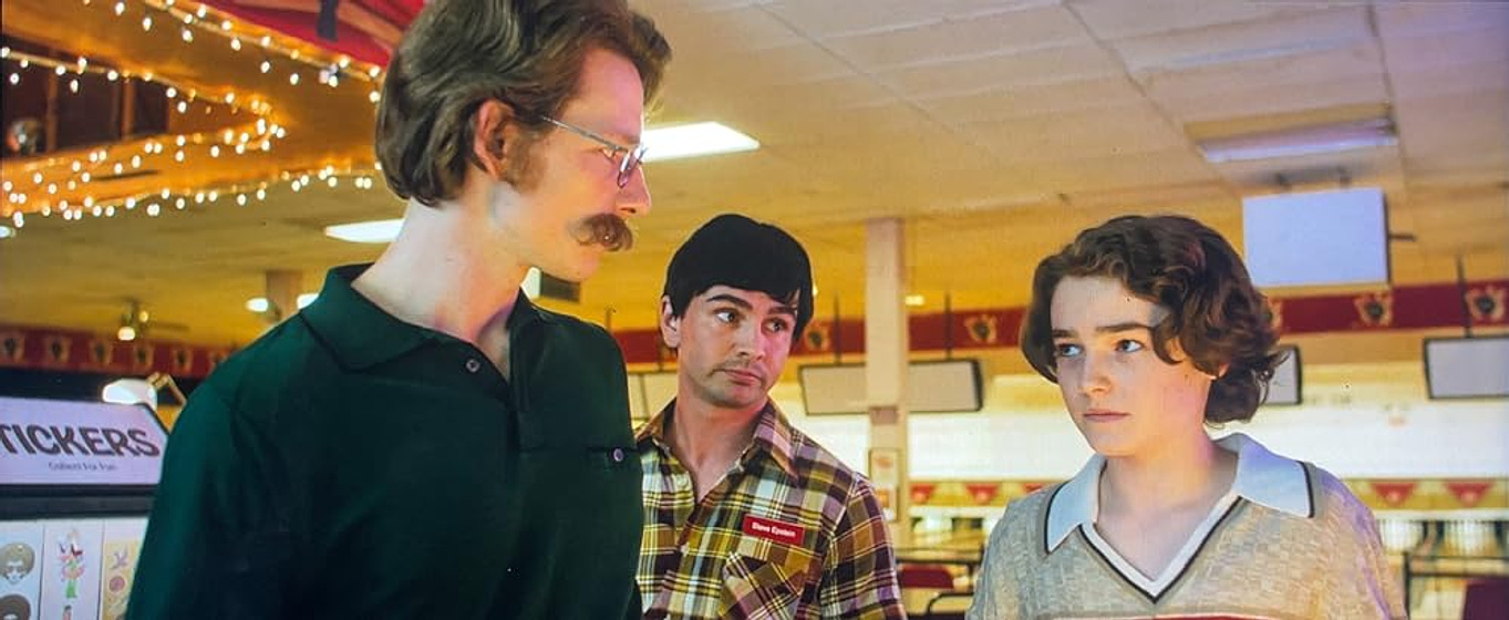 Christopher Convery, Mike Faist y Connor Delves en Pinball: El Hombre que Salvó el Juego