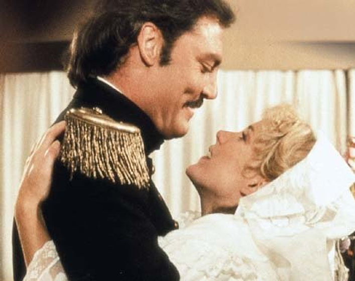 Stacy Keach en Azules y Grises