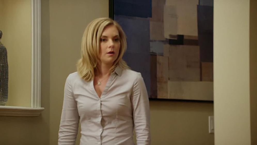 Cindy Busby en Extraños Bajo el Mismo Techo