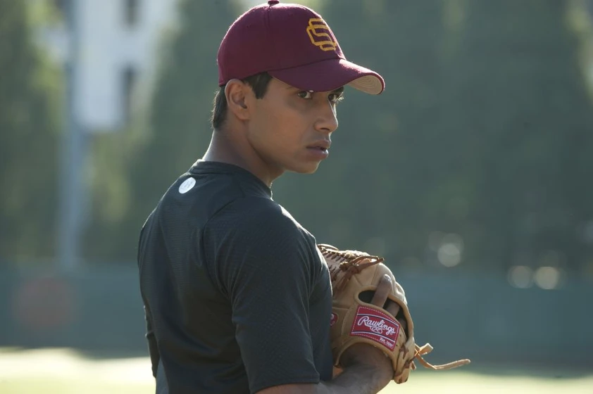 Suraj Sharma en el-chico-del-millon-de-dolares