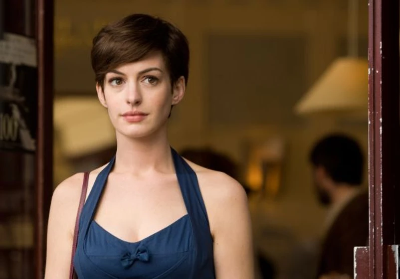 Anne Hathaway en one-day-siempre-el-mismo-dia