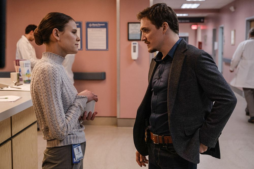 Kyle Gallner y Sosie Bacon en Smile