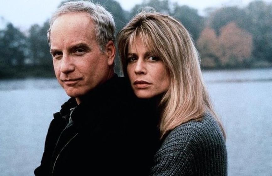 Linda Hamilton y Richard Dreyfuss en Un Testigo en Silencio