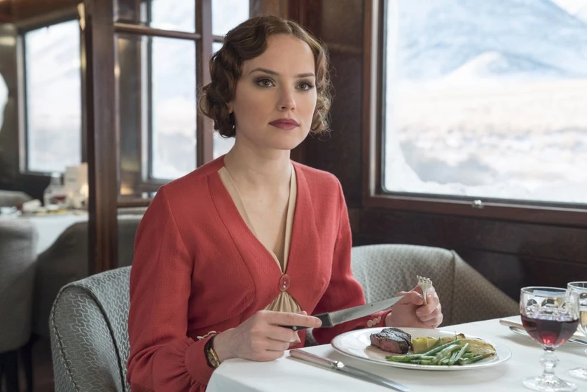 Daisy Ridley en asesinato-en-el-orient-express