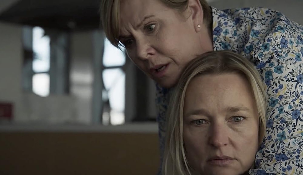 Kari Matchett y Romy Rosemont en La Locura de una Madre