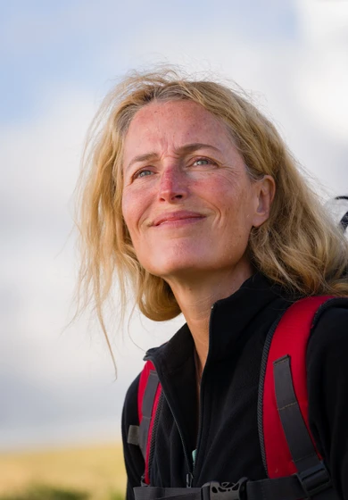 Gillian Anderson en el-sendero-de-la-sal
