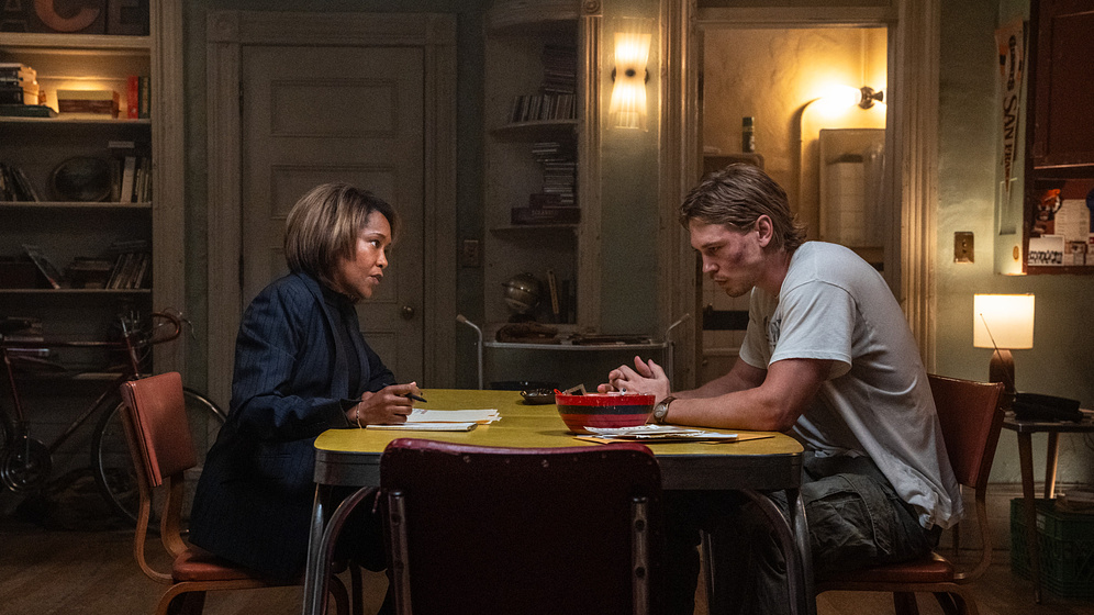 Regina King y Austin Robert Butler en Bala Perdida