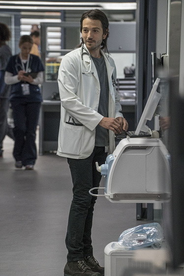 Diego Luna en Enganchados a la Muerte