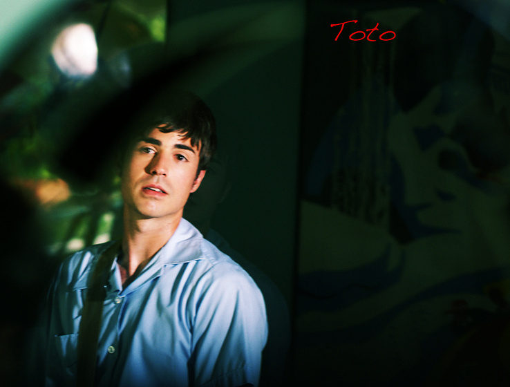 Kylan James en Toto Forever (Toto Forever (2010) - Toto reflejado (Kylan James))