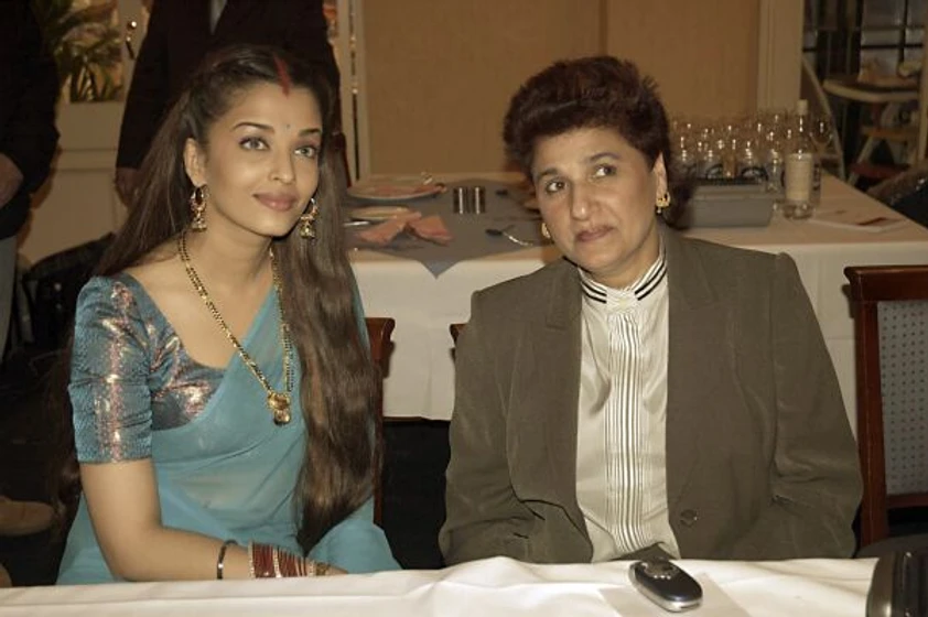 Aishwarya Rai en provoked-una-historia-real (Aishwarya Rai con Kiranjit Ahluwalia (personaje real al que interpreta))