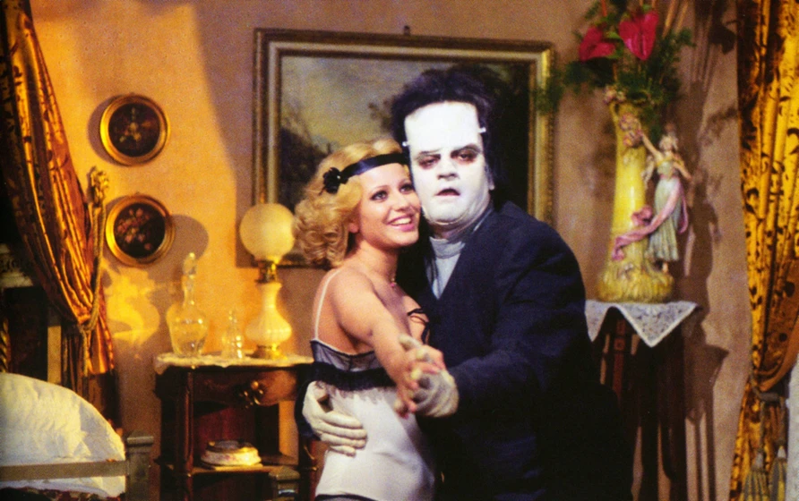 Aldo Maccione y Jenny Tamburi en frankenstein-a-la-italiana
