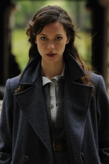 Rebecca Hall en la-maldicion-de-rookford