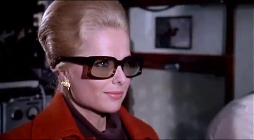 Martha Hyer en Complot