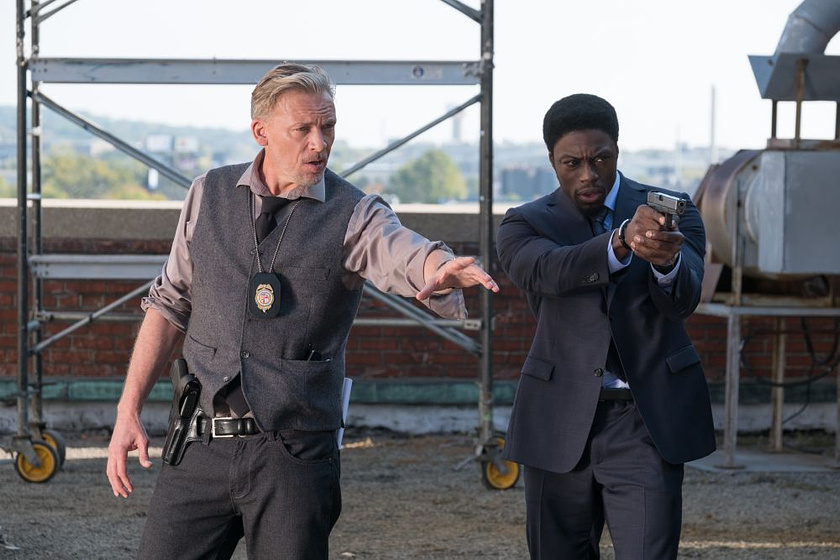 Callum Keith Rennie y Clé Bennett en Saw VIII