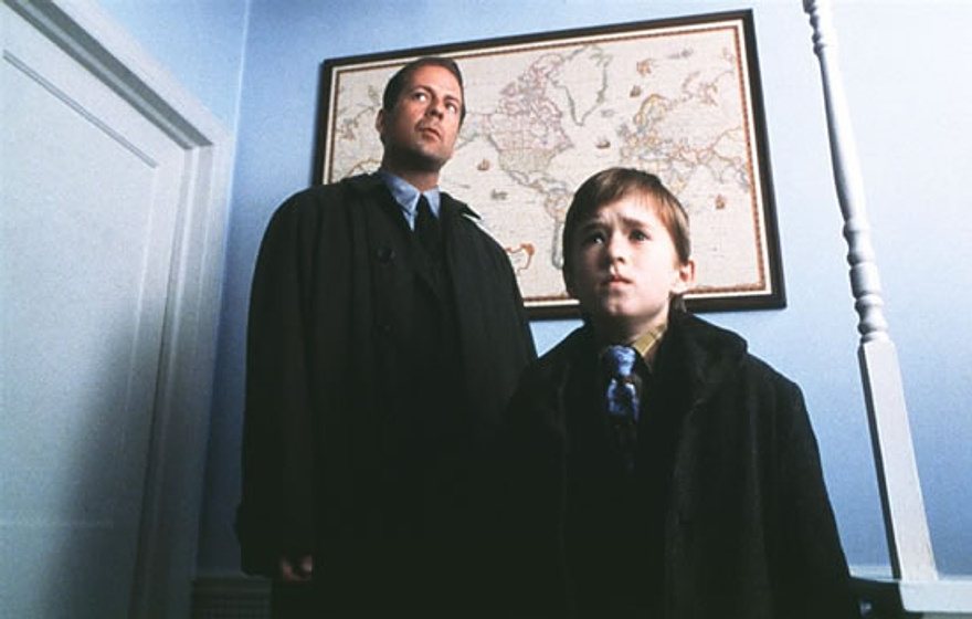 Bruce Willis y Haley Joel Osment en El Sexto Sentido