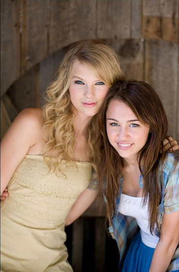 Miley Cyrus y Taylor Swift en Hannah Montana. La Película