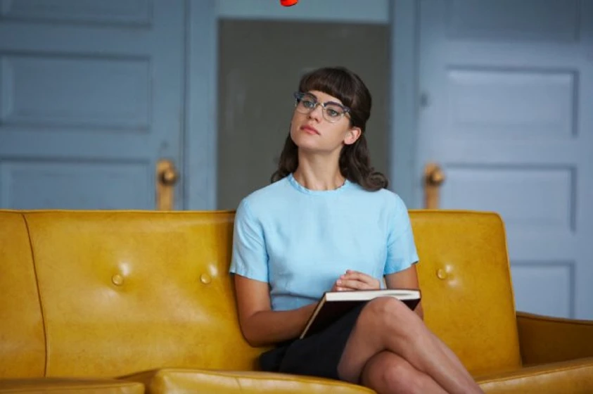 Lyndsy Fonseca en encerrada