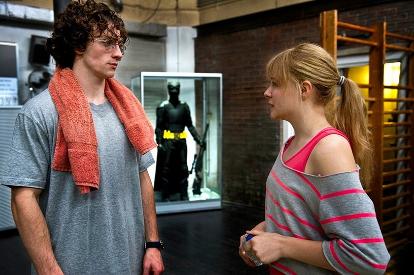 Chloë Grace Moretz y Aaron Taylor-Johnson en Kick-Ass 2, con un par