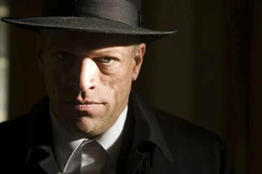 Brian Thompson en el-ultimo-justo
