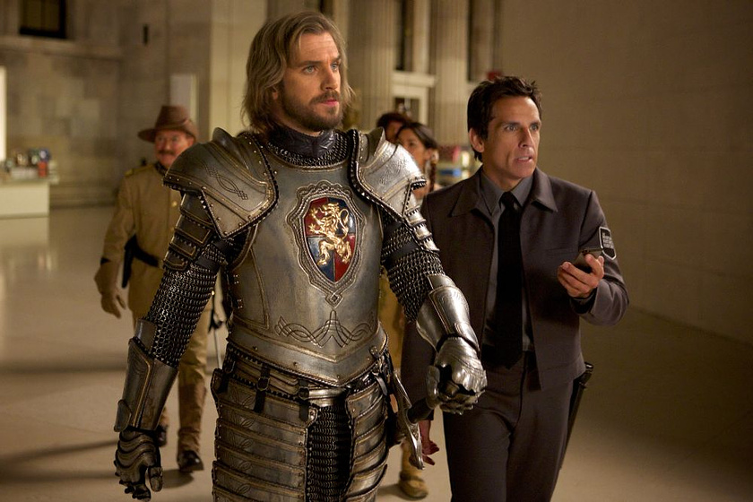Ben Stiller y Dan Stevens en Noche en el museo. El Secreto del faraón