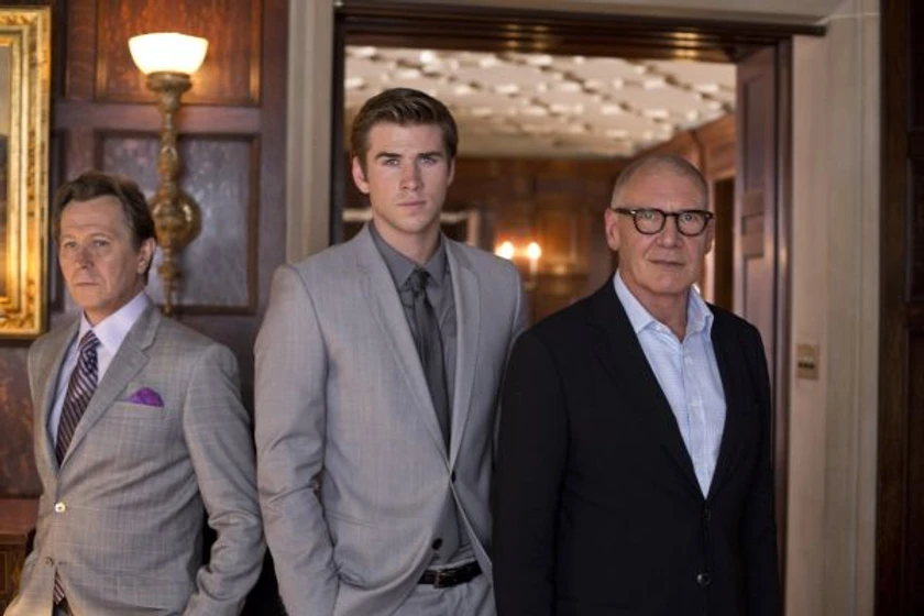 Gary Oldman, Harrison Ford y Liam Hemsworth en El Poder del Dinero
