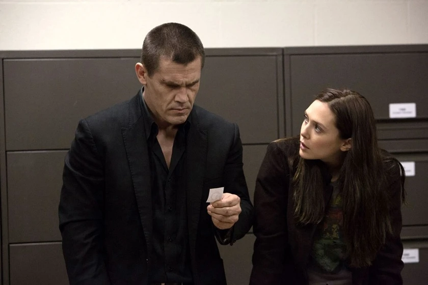 Josh Brolin y Elizabeth Olsen en Oldboy