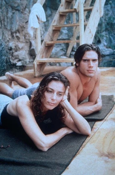 Rachel Ward y Joshua Morrow en Amor, Mentiras y Asesinato