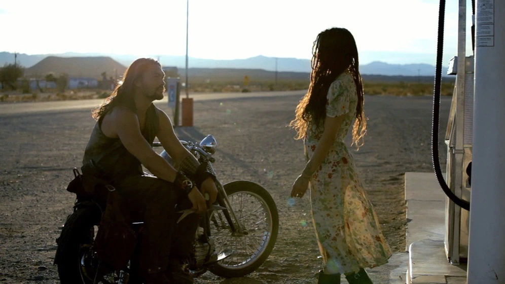 Jason Momoa en camino-a-paloma