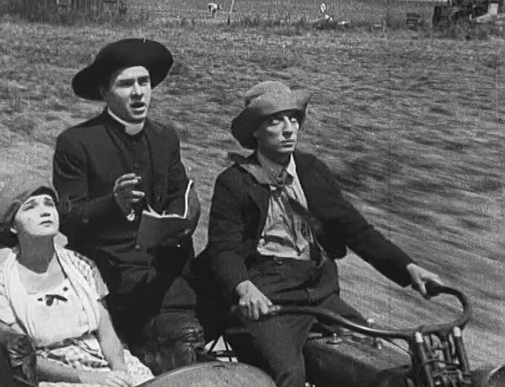 Buster Keaton y Sybil Seely en El Espantapájaros