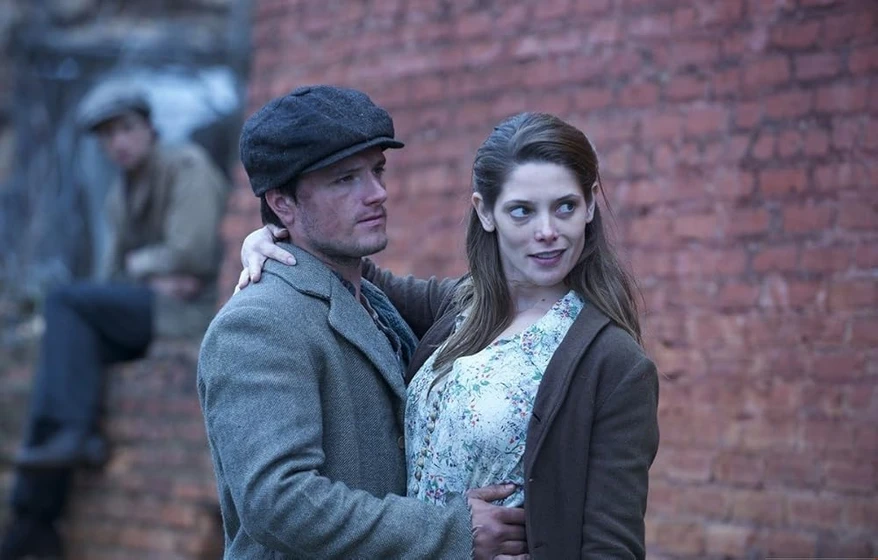 Josh Hutcherson y Ashley Greene en una-lucha-incierta