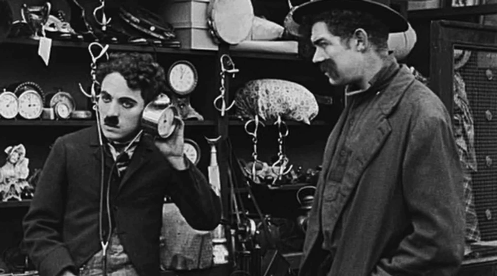 Charles Chaplin y Albert Austin en charlot-prestamista