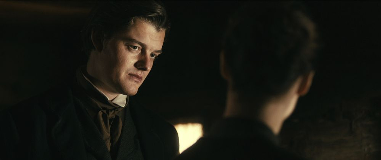 Sam Riley en El Valle oscuro