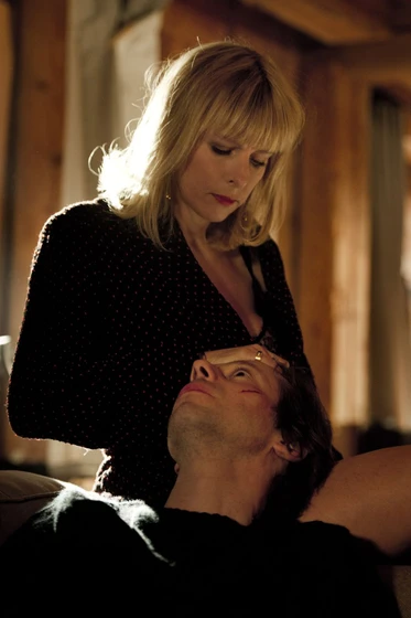 Karin Viard y Mathieu Amalric en el-amor-es-un-crimen-perfecto