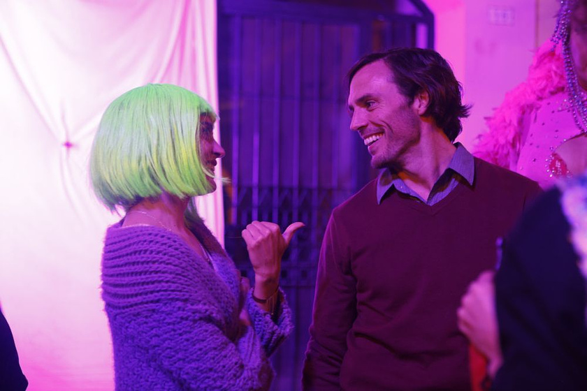 Verónica Echegui y Sam Claflin en El Libro del Amor