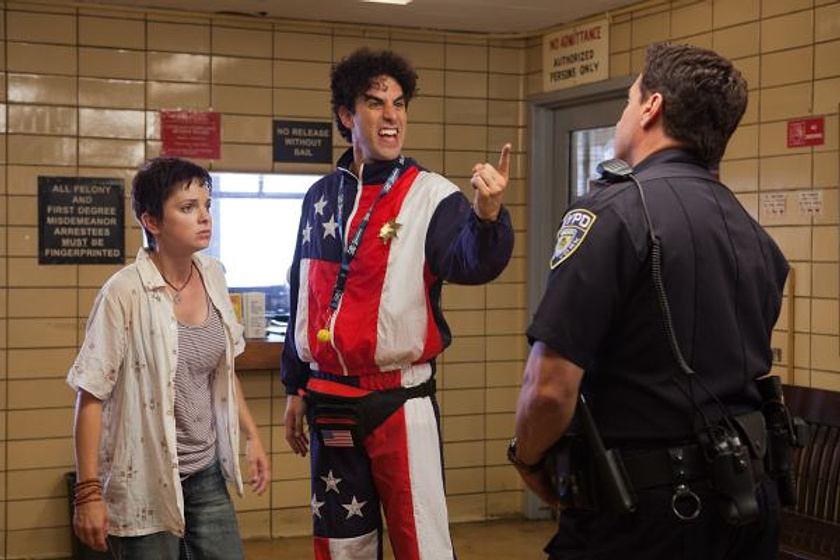 Sacha Baron Cohen y Anna Faris en El Dictador